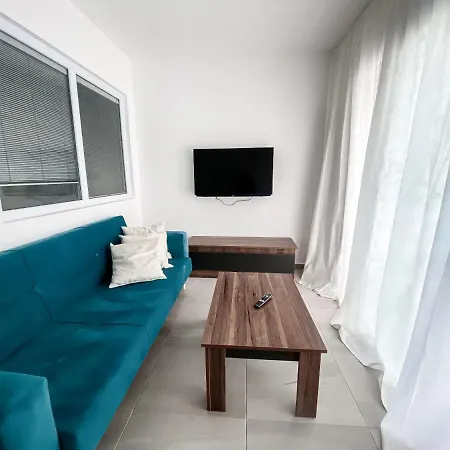Paradise Beach Front 1 Bed דירה *